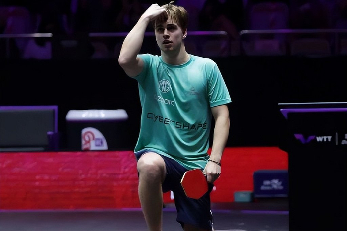 从俱乐部的 从俱乐部的