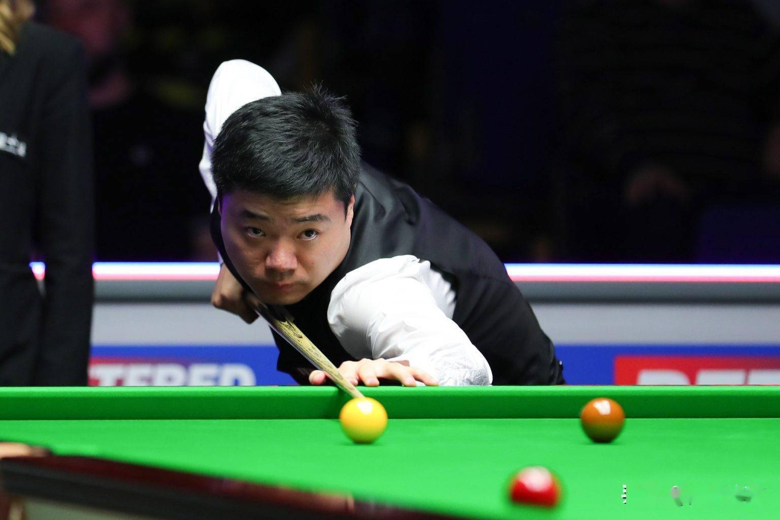 前锋在中圈 前锋在中圈